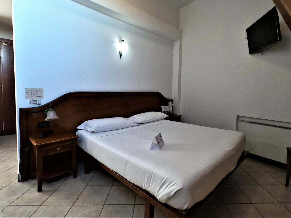 Hotel Ungheria Varese 1946 Екстер'єр фото