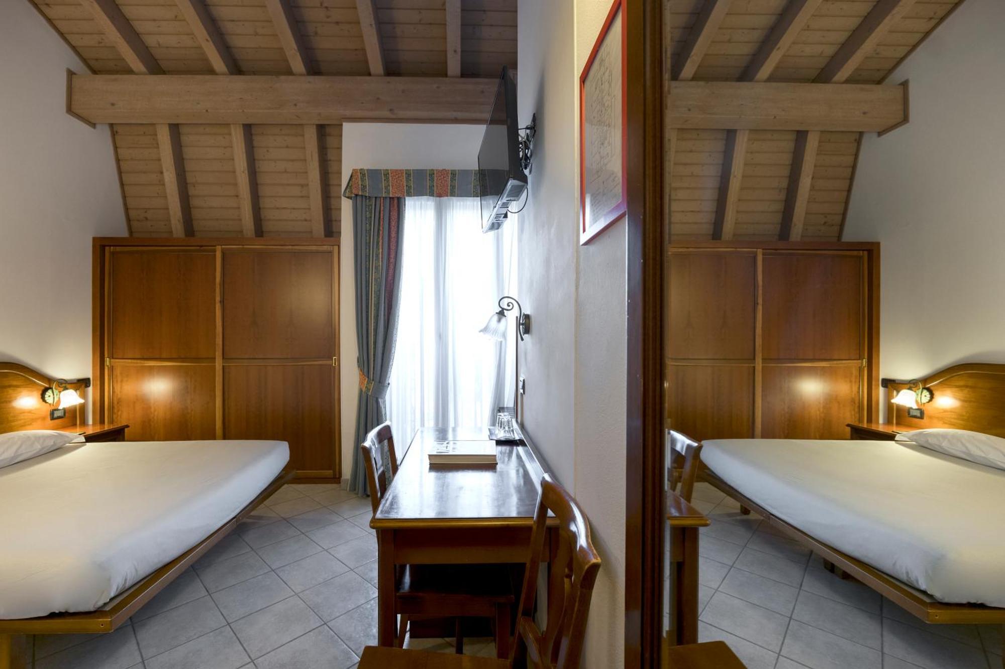Hotel Ungheria Varese 1946 Екстер'єр фото