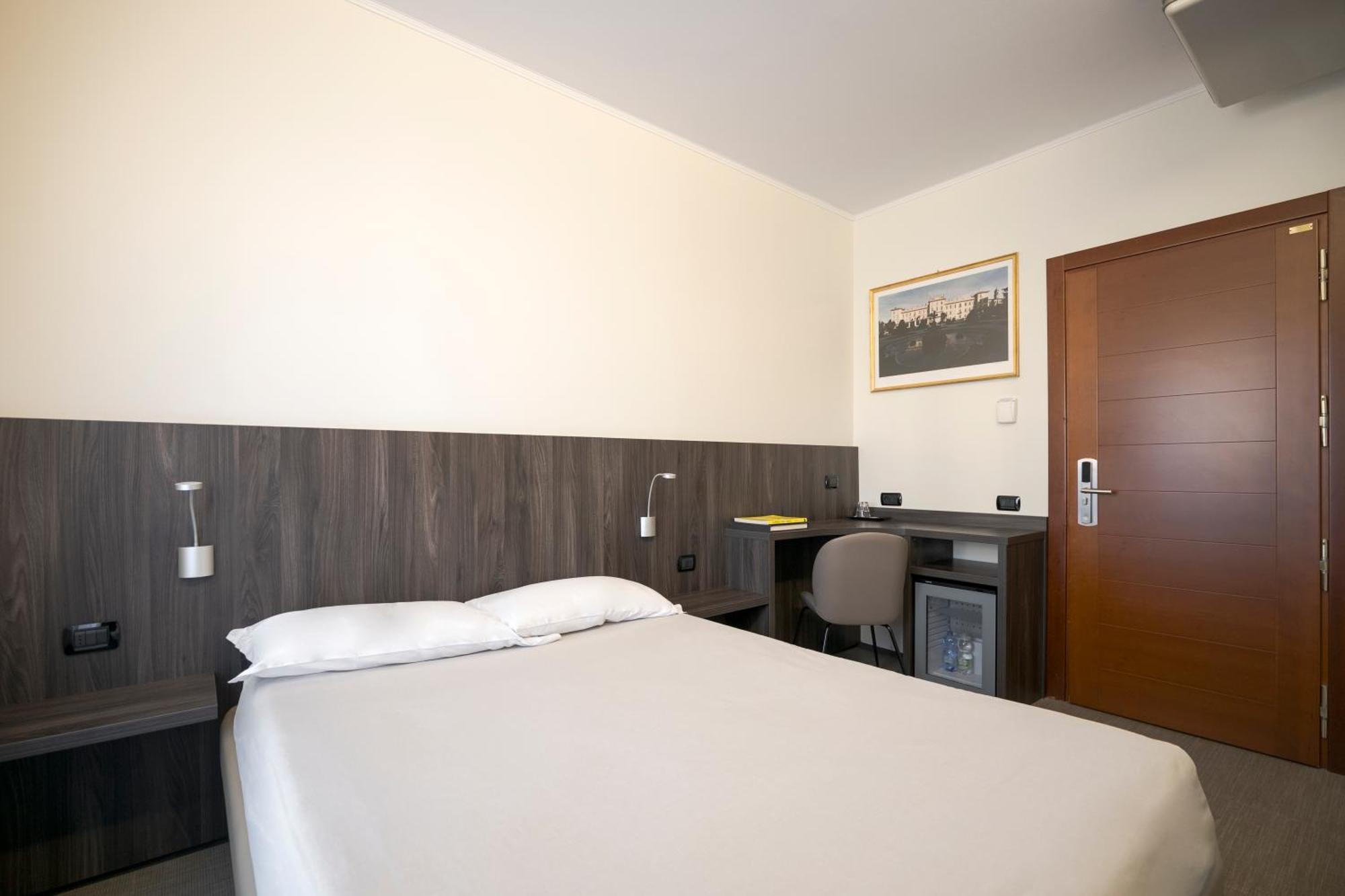 Hotel Ungheria Varese 1946 Екстер'єр фото