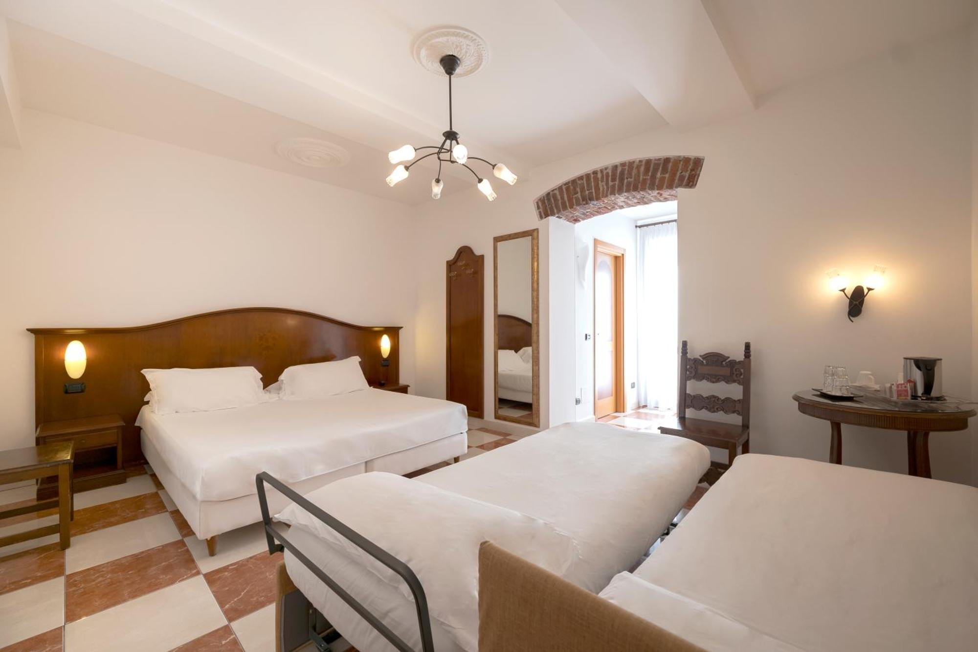 Hotel Ungheria Varese 1946 Екстер'єр фото
